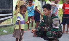 TNI Hadir Untuk Rakyat, Berikan Pelayanan Kesehatan Gratis Kepada Masyarakat Perbatasan Papua