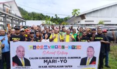 Kampanye  di Yapen, Pasangan Mari-Yo Minta Restu di Dewan Adat dan 7 Kepala Suku