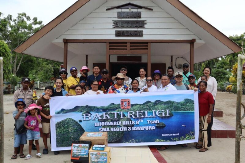 Dalam kegiatan tersebut turut hadir sejumlah Alumni Angkatan 8 SMA Negeri 3 Jayapura diantaranya: Komite Eksekutif Percepatan Pembangunan Otonomi Khusus Papua, Billy Mambasar yang juga pernah menjabat sebagai Staf Khusus Presiden RI 2019 - 2024, serta alumni lainnya yang kini bertugas di berbagai sektor strategis, seperti di antaranya Ratna Iha, anggota TNI AD yang pernah bertugas jadi pasukan pengamanan presiden pertama asal Papua, dan Komandan Lanal Nabire Letkol Laut (P) Mario Marco Wainarisi.